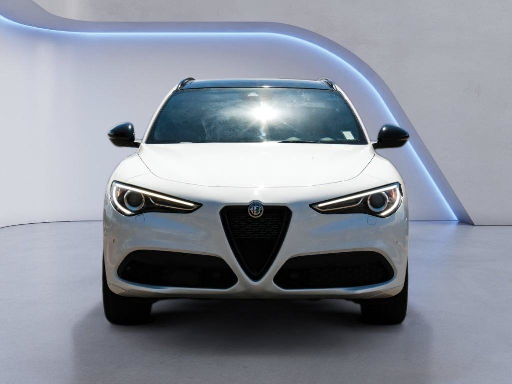 Used 2023 Alfa Romeo Stelvio Veloce AWD/4WD image 2
