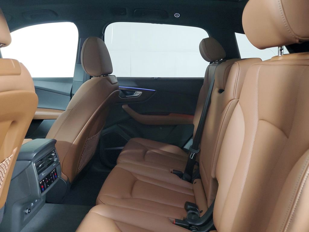 Used 2025 Audi Q7 3.0T Premium Plus image 11