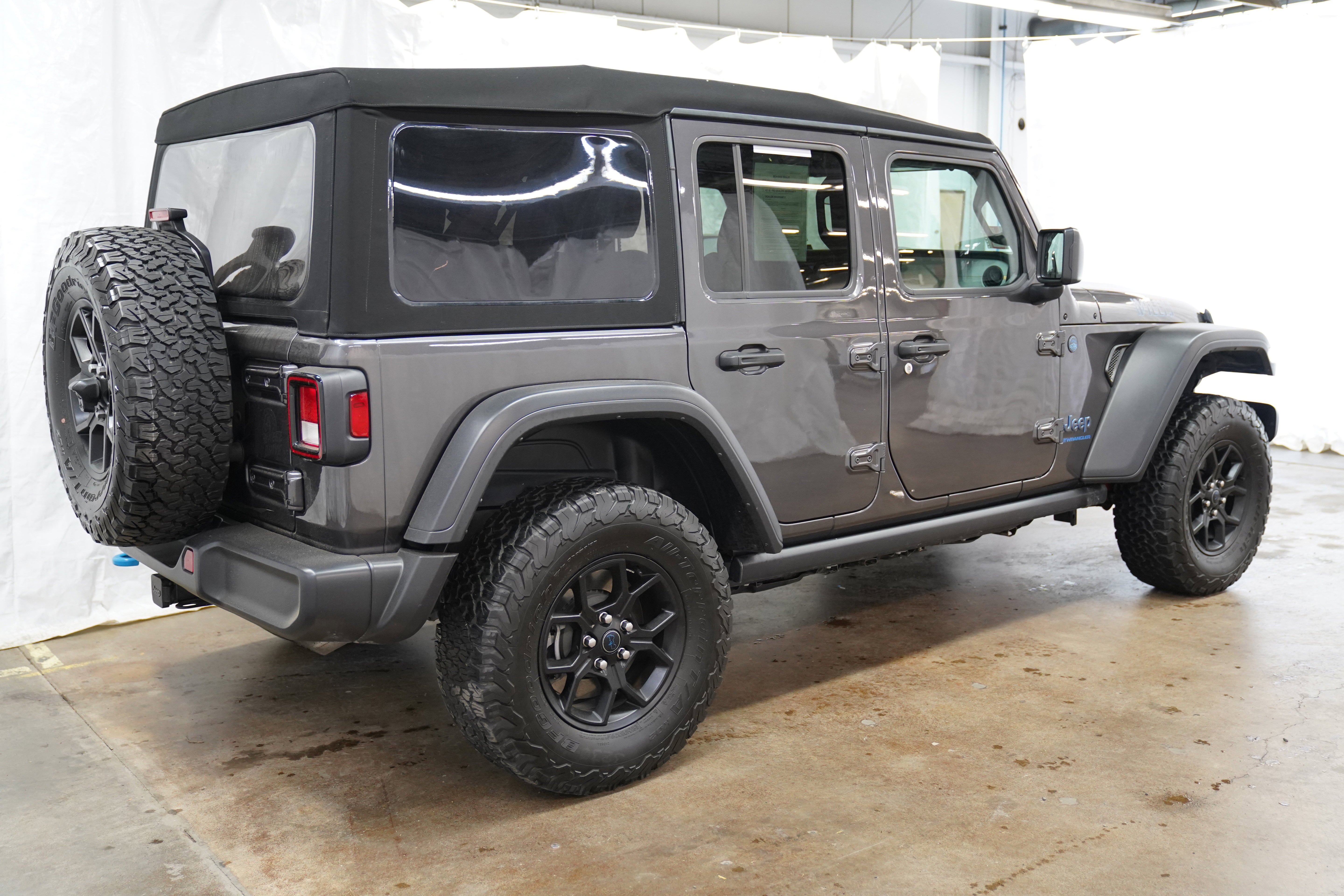 Used 2024 Jeep Wrangler Unlimited AWD/4WD video 3
