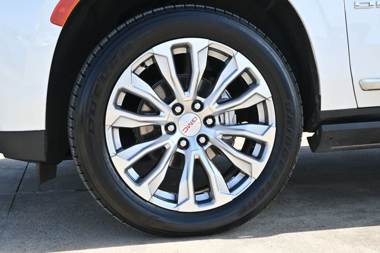 Used 2022 GMC Yukon Denali RWD image 25