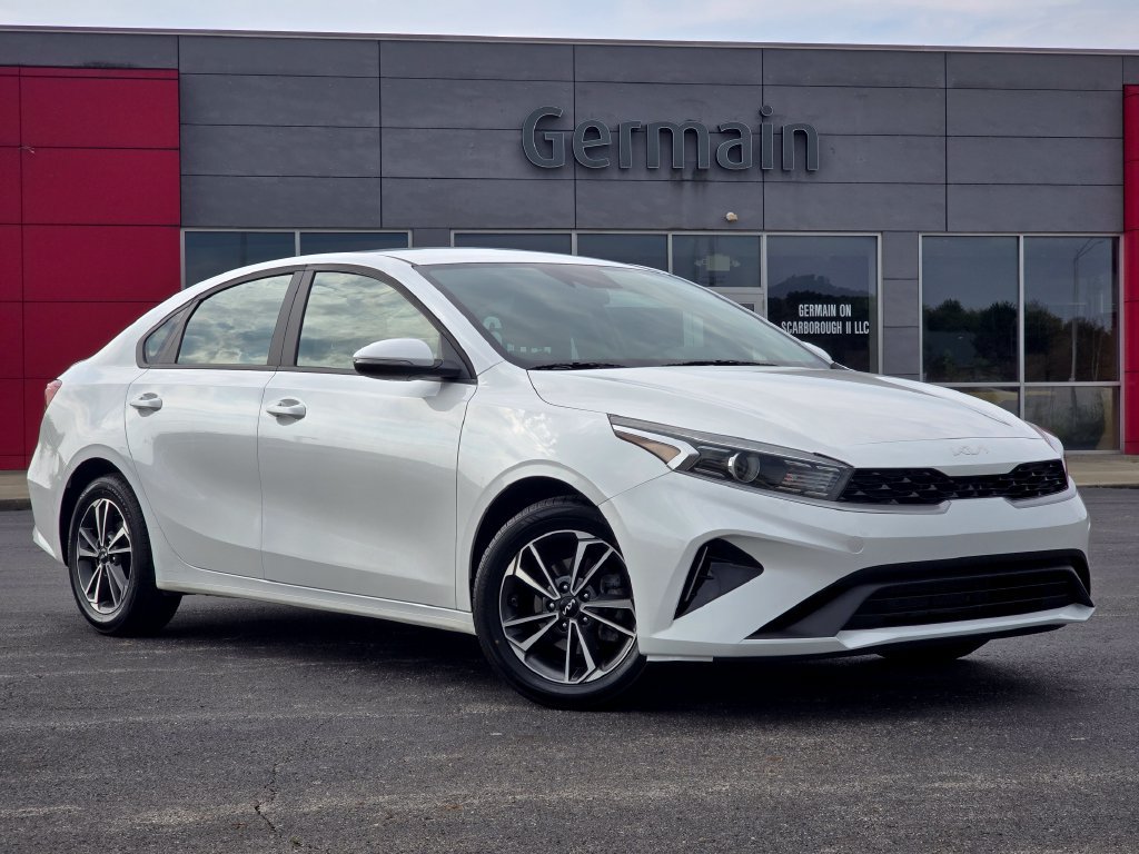 Used 2024 Kia Forte LXS w/ LXS Technology Package FWD image 2