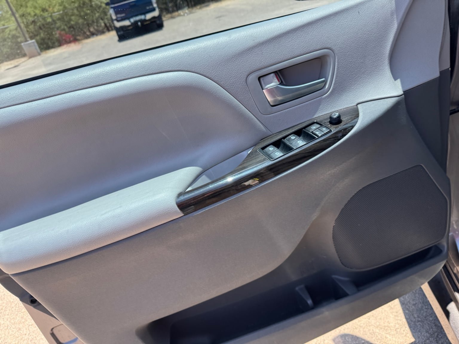 Used 2018 Toyota Sienna XLE w/ XLE Navigation Package FWD image 11