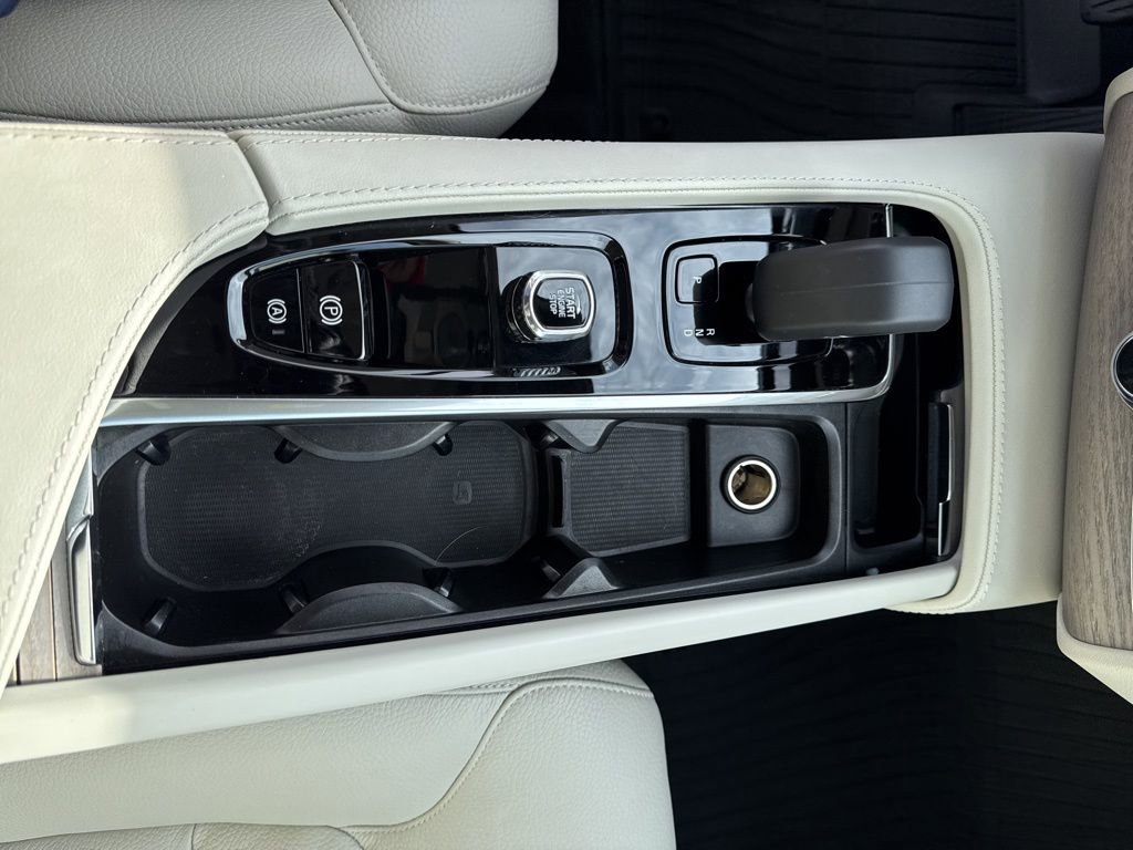 Used 2024 Volvo XC90 B5 Plus image 28