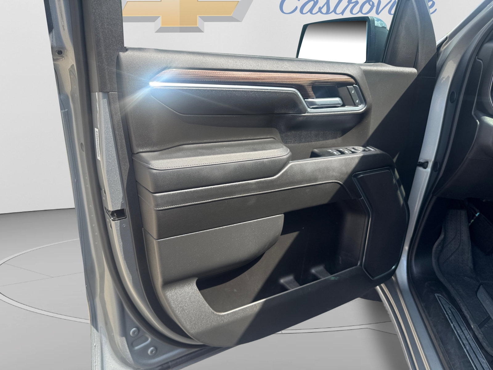 Used 2024 Chevrolet Silverado 1500 LT RWD image 10