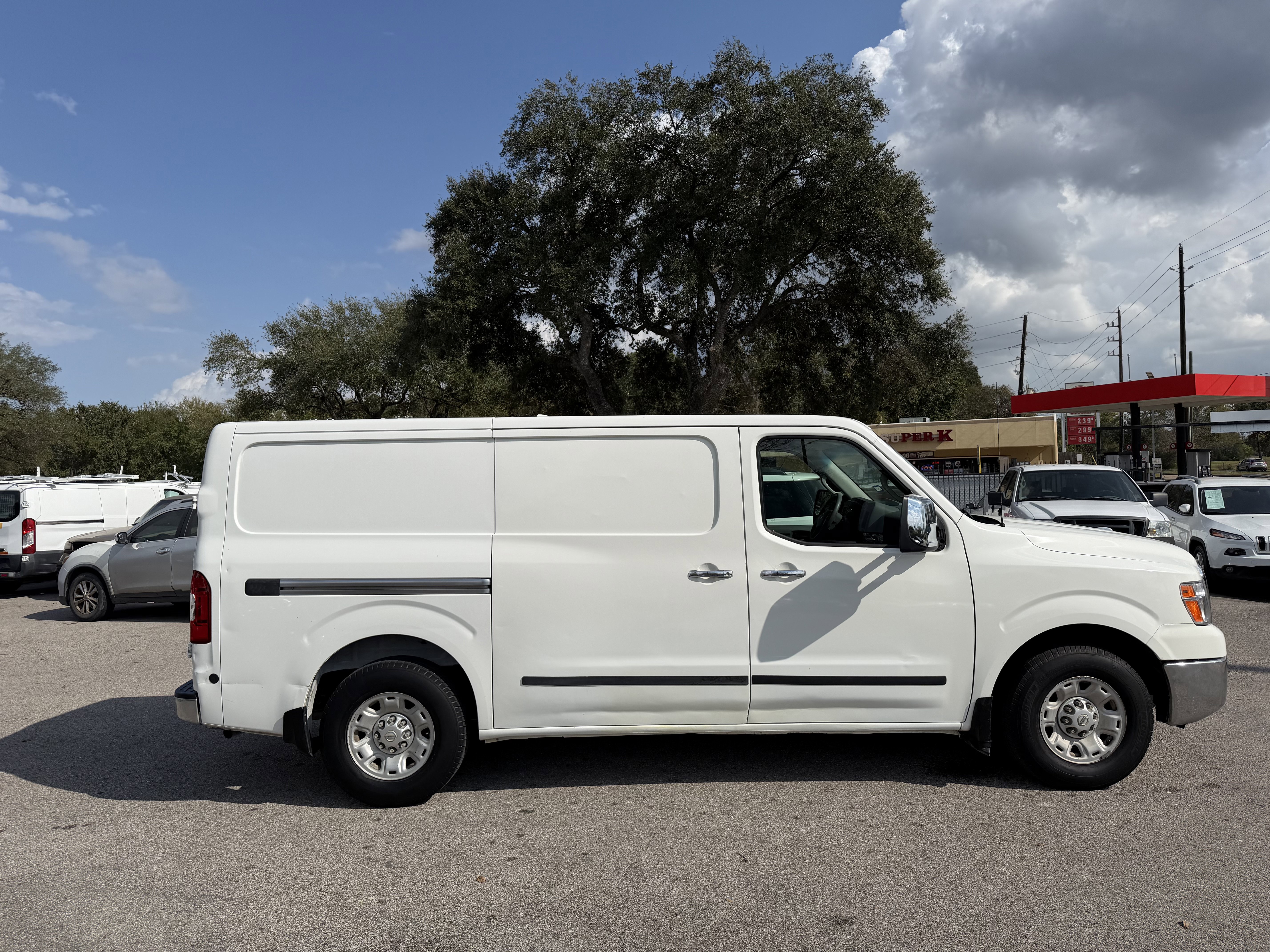 Used 2012 Nissan NV 2500 SV w/ Technology Pkg image 3