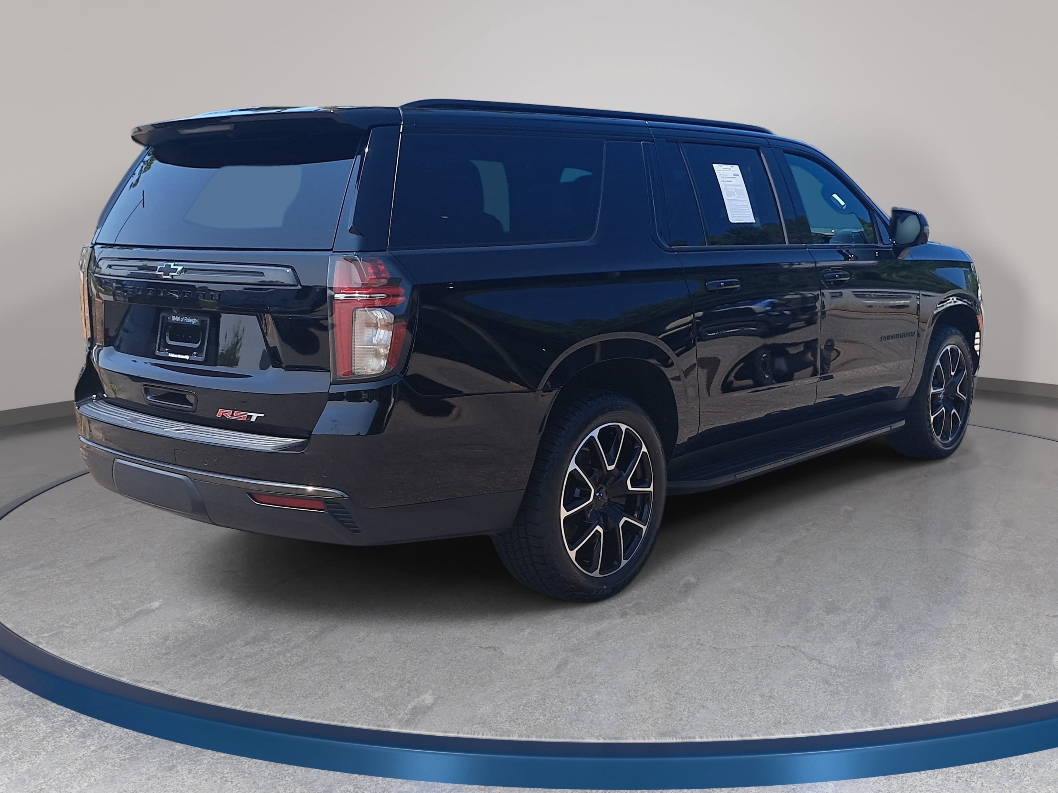 Used 2021 Chevrolet Suburban RST w/ Luxury Package AWD/4WD image 5
