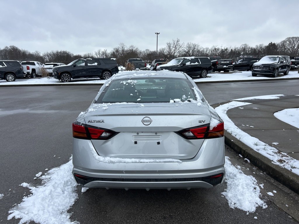 Used 2024 Nissan Altima 2.5 SV image 6