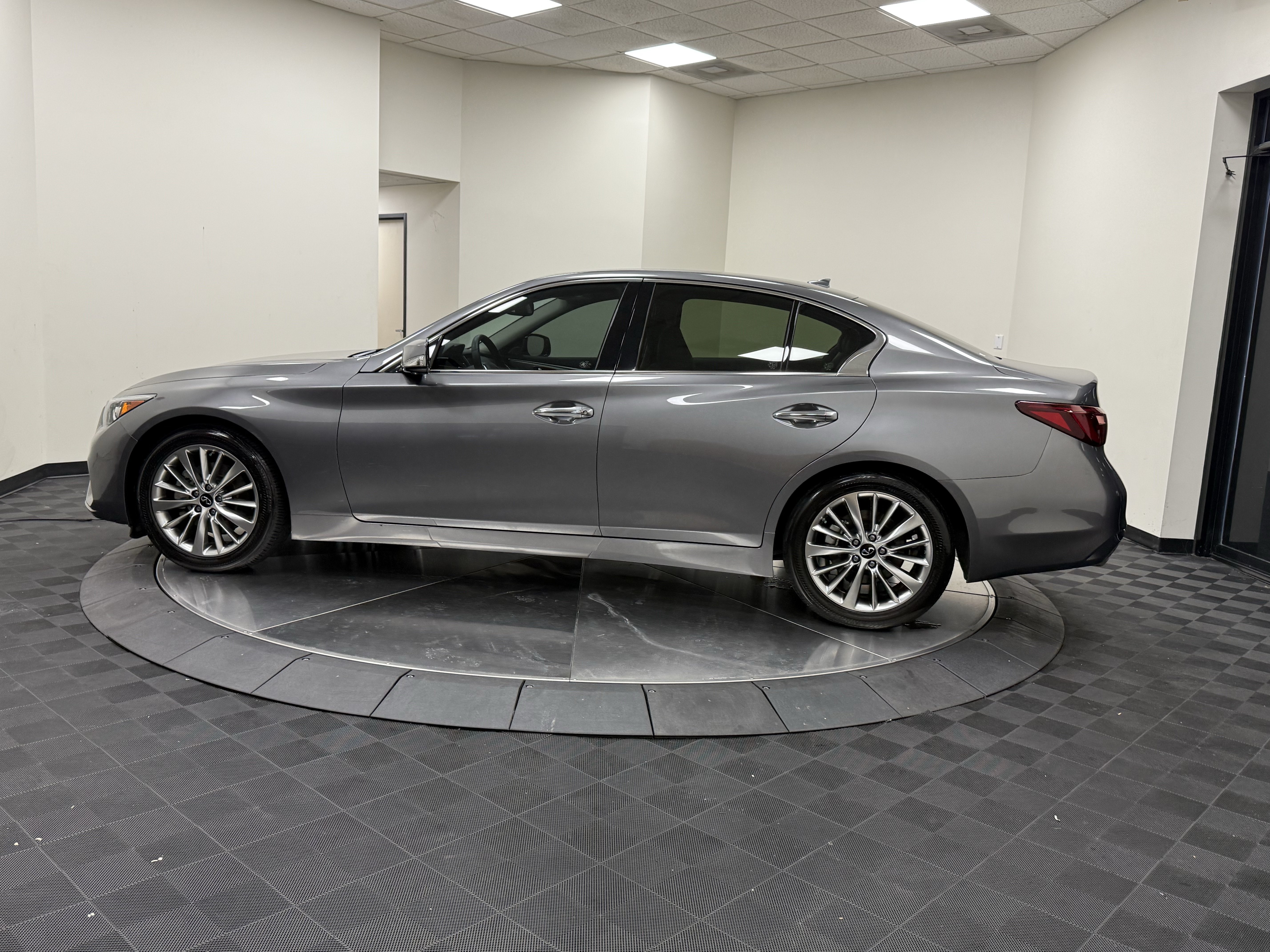 Used 2023 INFINITI Q50 Luxe w/ Cargo Package RWD image 4