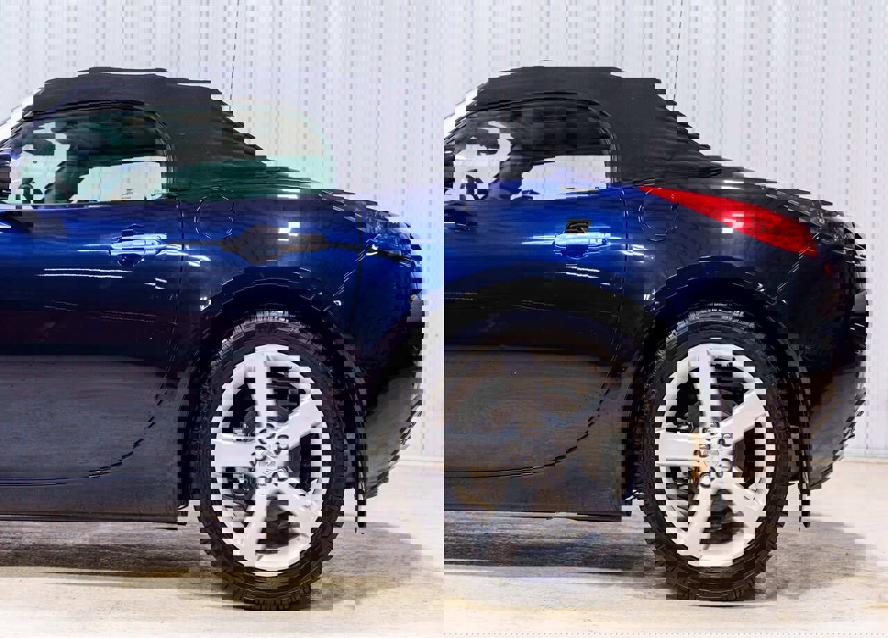 Used 2006 Pontiac Solstice Convertible w/ Premium Package image 4