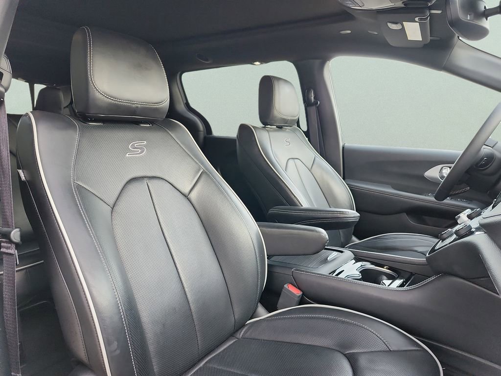 Used 2025 Chrysler Pacifica Limited FWD image 20
