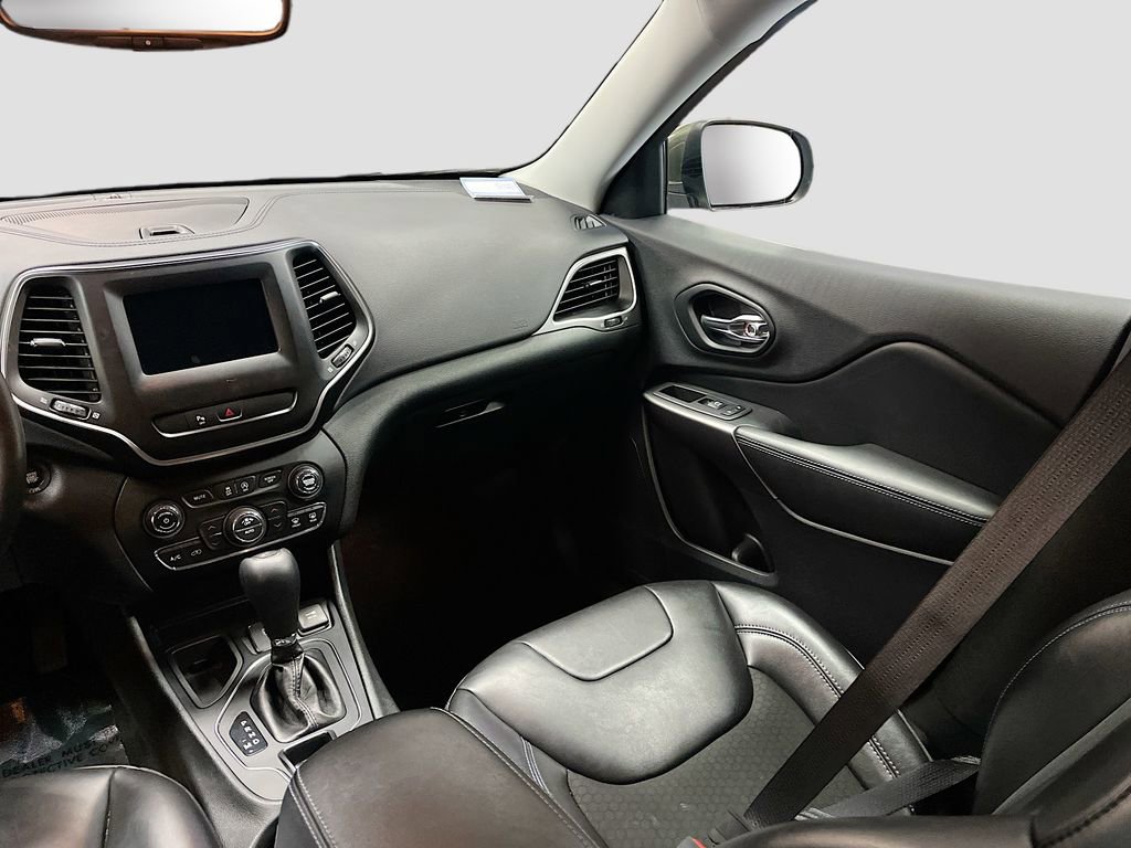 Used 2019 Jeep Cherokee Latitude Plus w/ Comfort/Convenience Group image 21