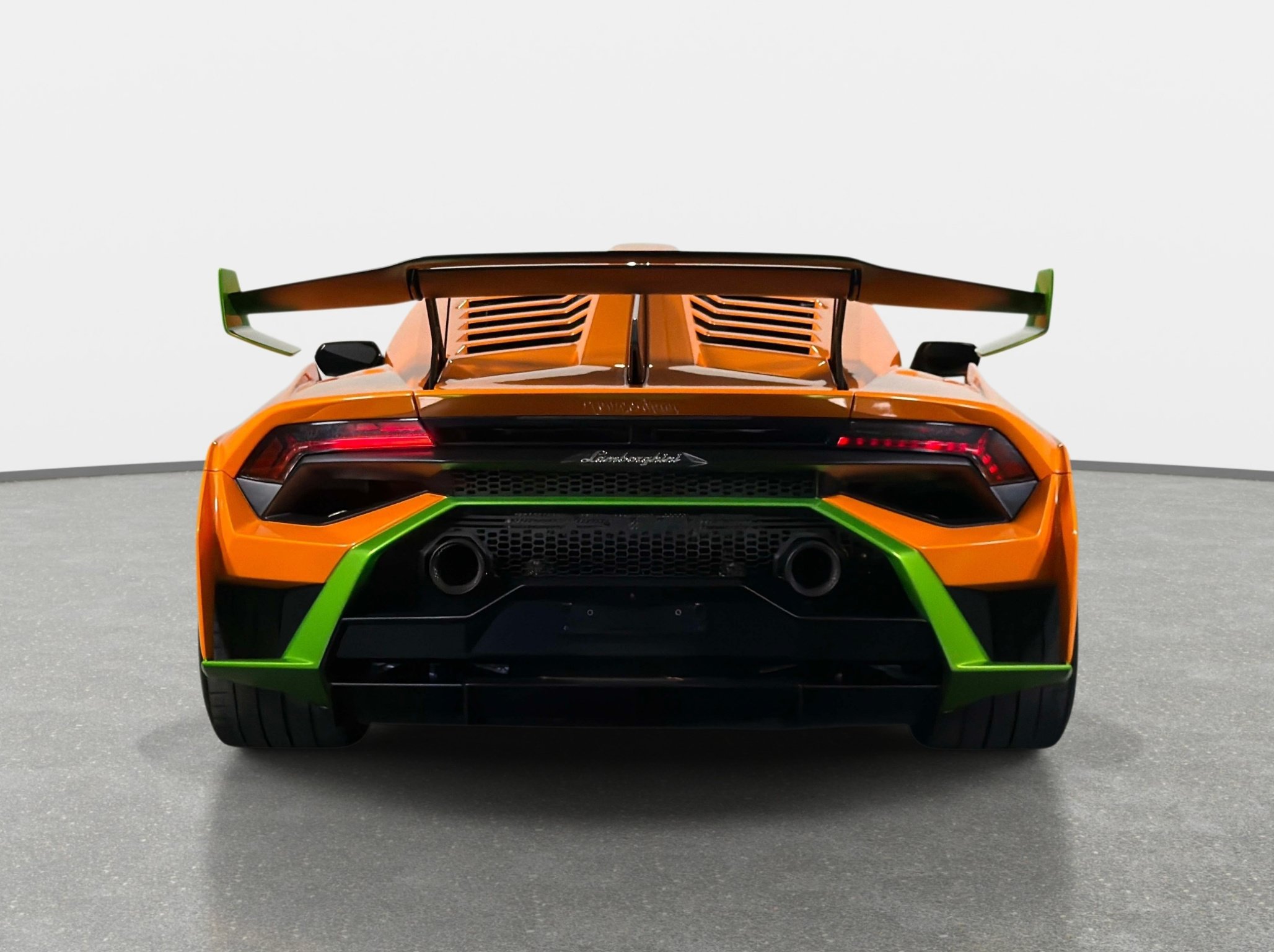 Used 2022 Lamborghini Huracan STO RWD image 10