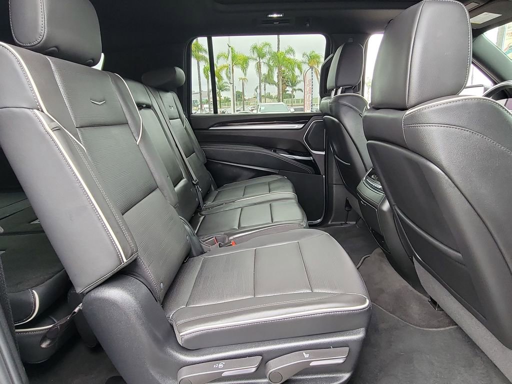 Used 2025 Cadillac Escalade ESV Premium Luxury image 27