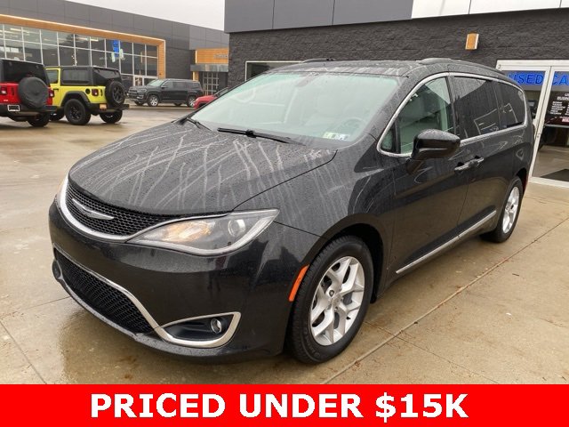 Certified 2017 Chrysler Pacifica Touring-L w/ Tire & Wheel Group image 9