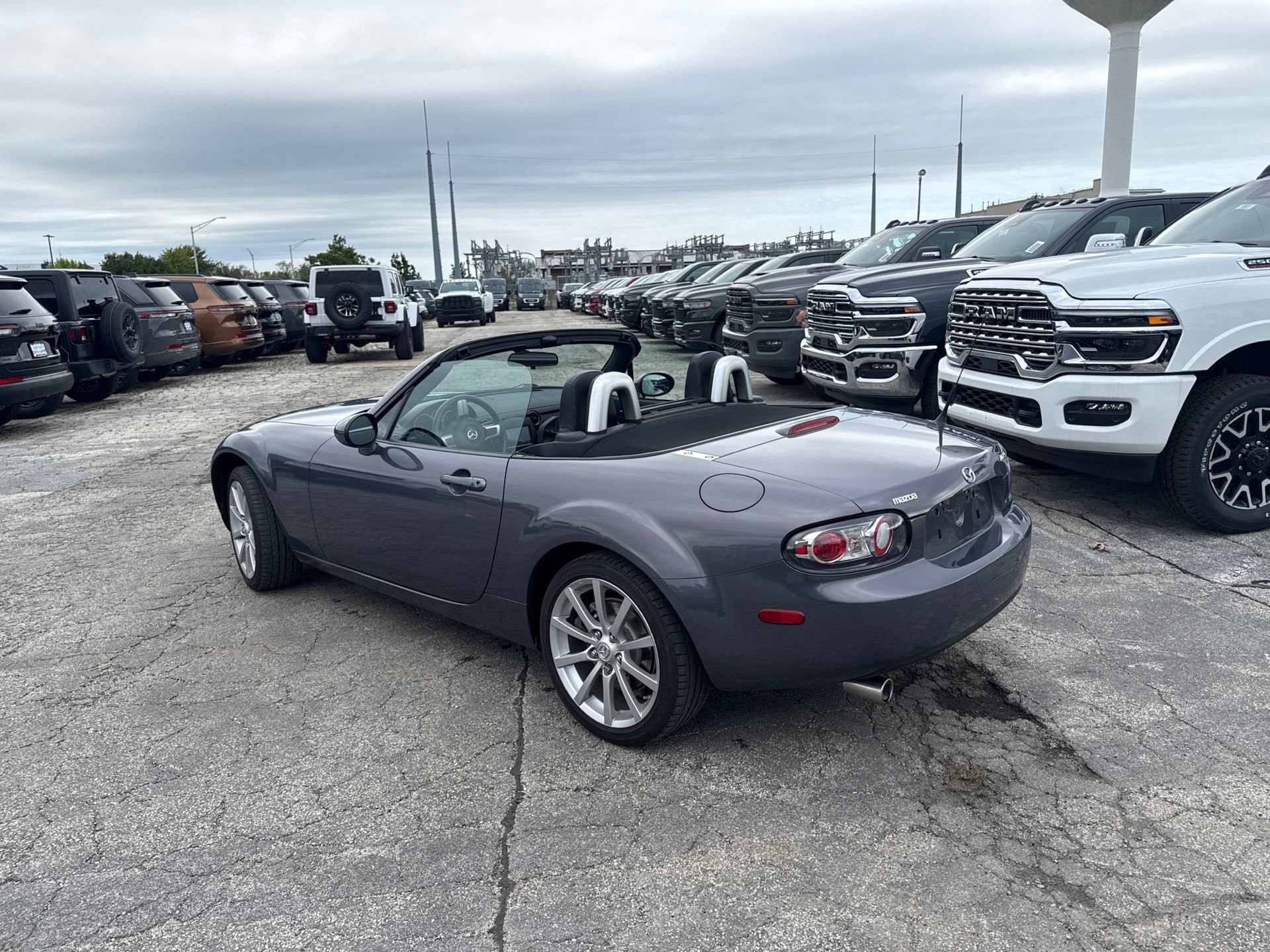 Used 2006 MAZDA MX-5 Miata Grand Touring RWD image 8