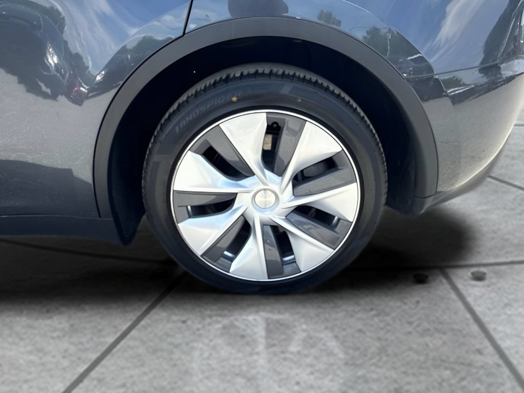 Used 2024 Tesla Model Y Long Range AWD/4WD image 37