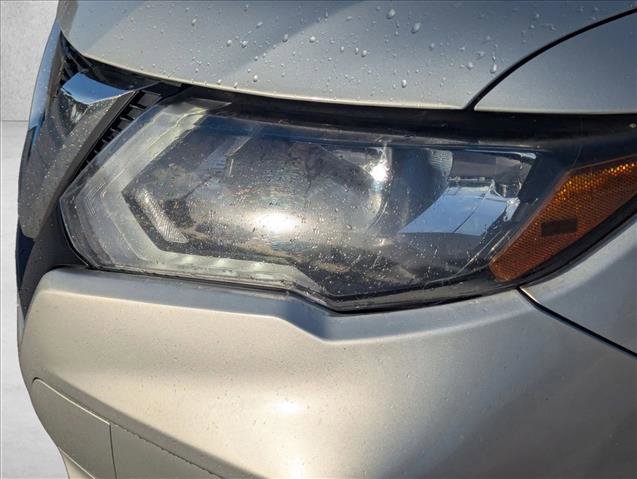 Used 2017 Nissan Rogue S image 5