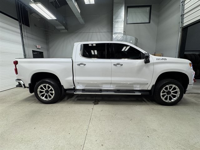 Used 2025 Chevrolet Silverado 1500 High Country w/ Technology Package AWD/4WD image 9