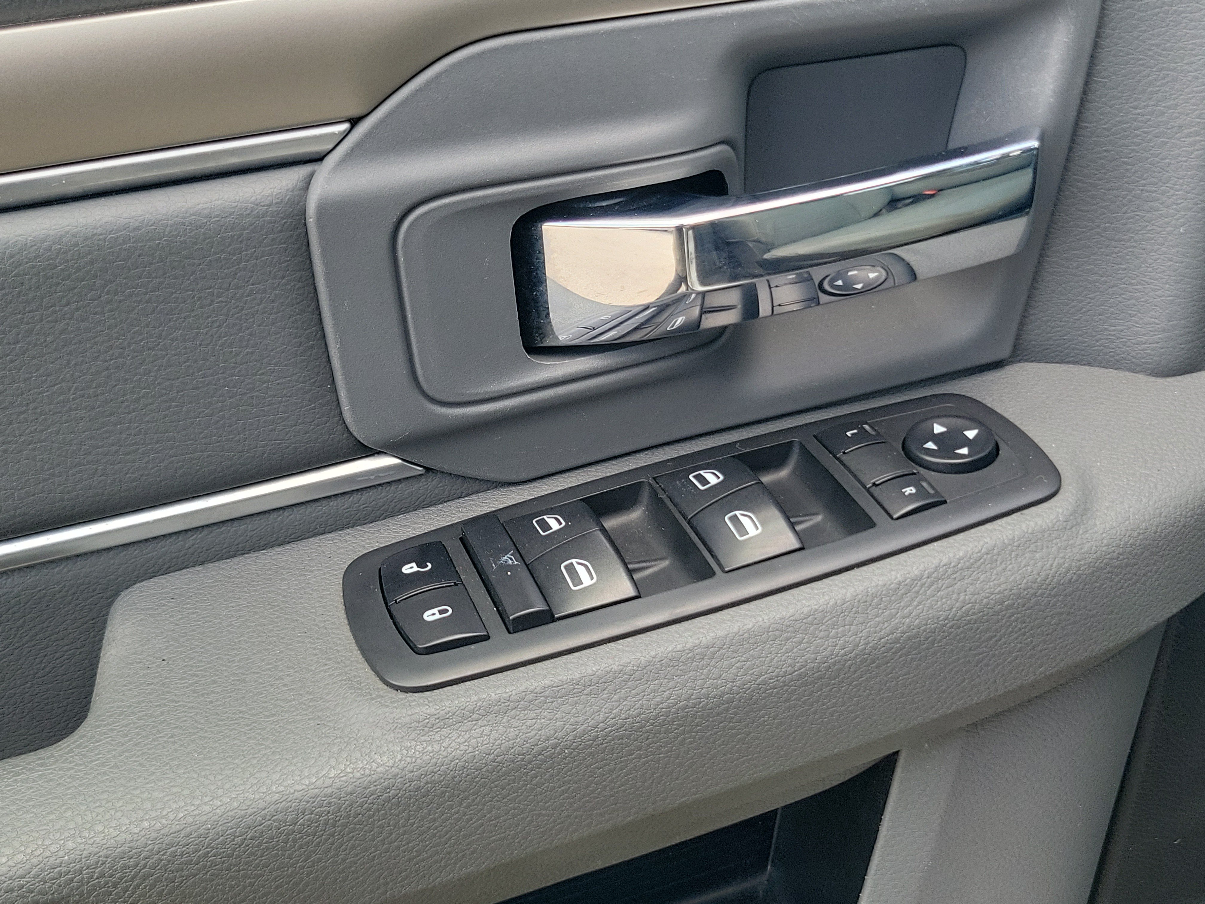 Used 2019 RAM 1500 Classic SLT RWD image 24