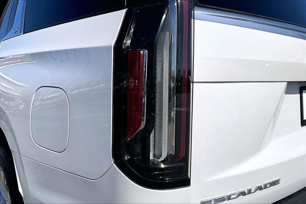 Used 2021 Cadillac Escalade Premium Luxury RWD image 26