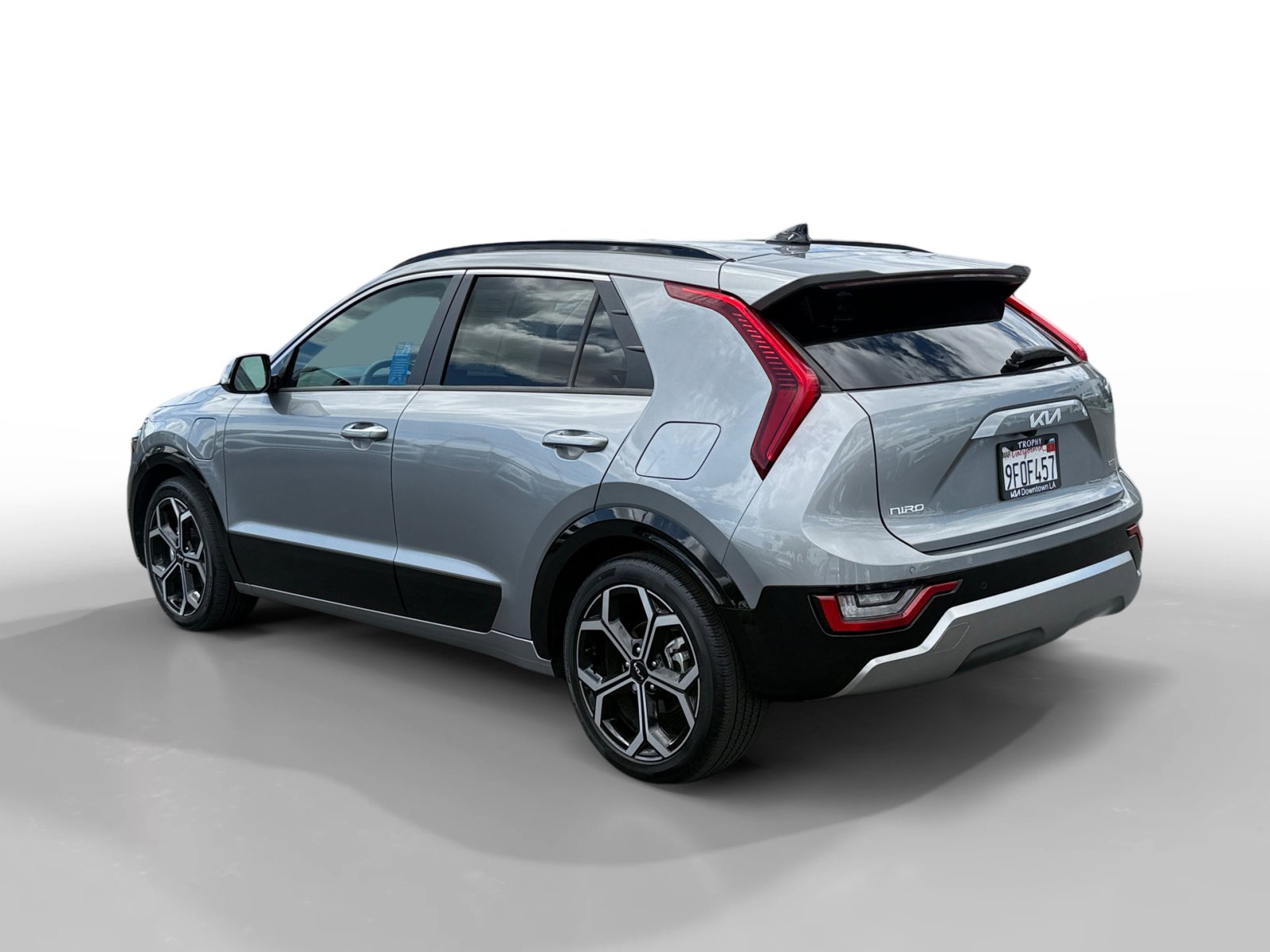 Used 2023 Kia Niro SX Touring image 3