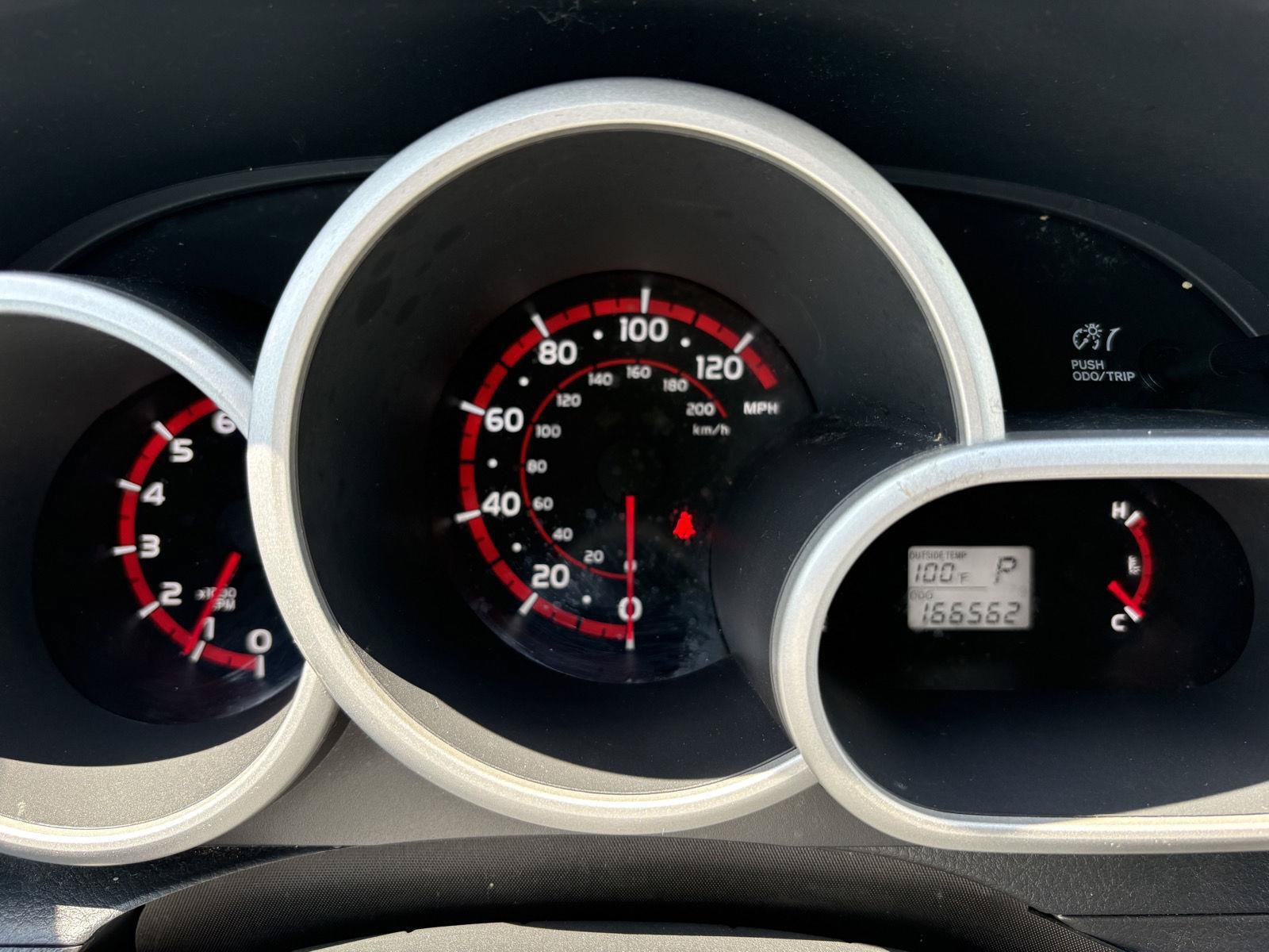 Used 2009 Pontiac Vibe w/ Preferred Package FWD image 18