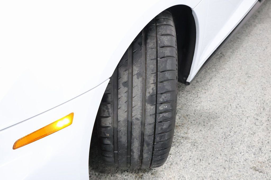 Used 2021 Audi R8 V10 w/ Premium Package RWD image 4