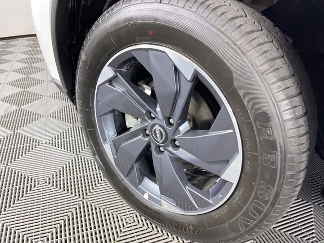 Used 2024 Nissan Rogue SV FWD image 14