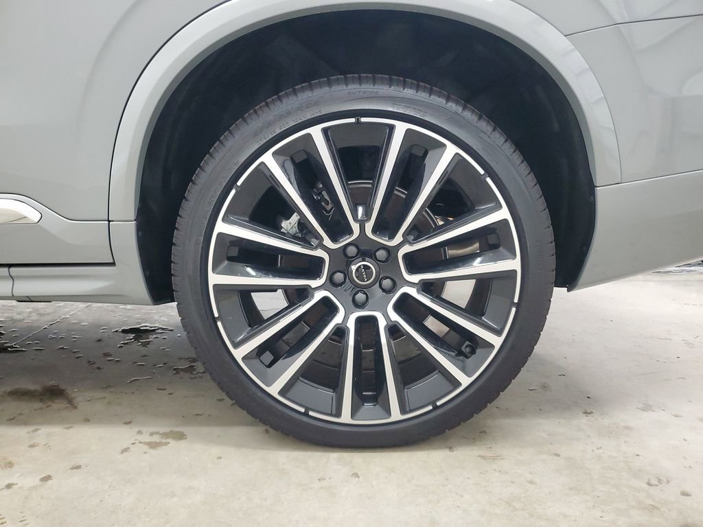 New 2025 Volvo XC90 B6 Core w/ Climate Package image 12