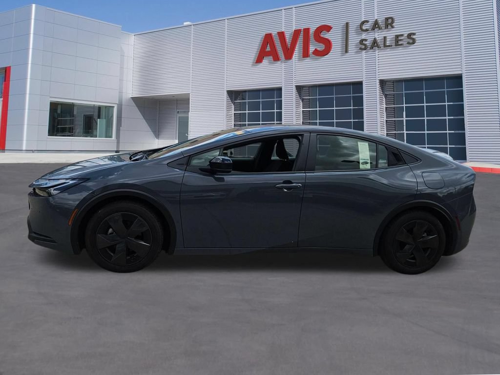 Used 2025 Toyota Prius LE FWD image 2