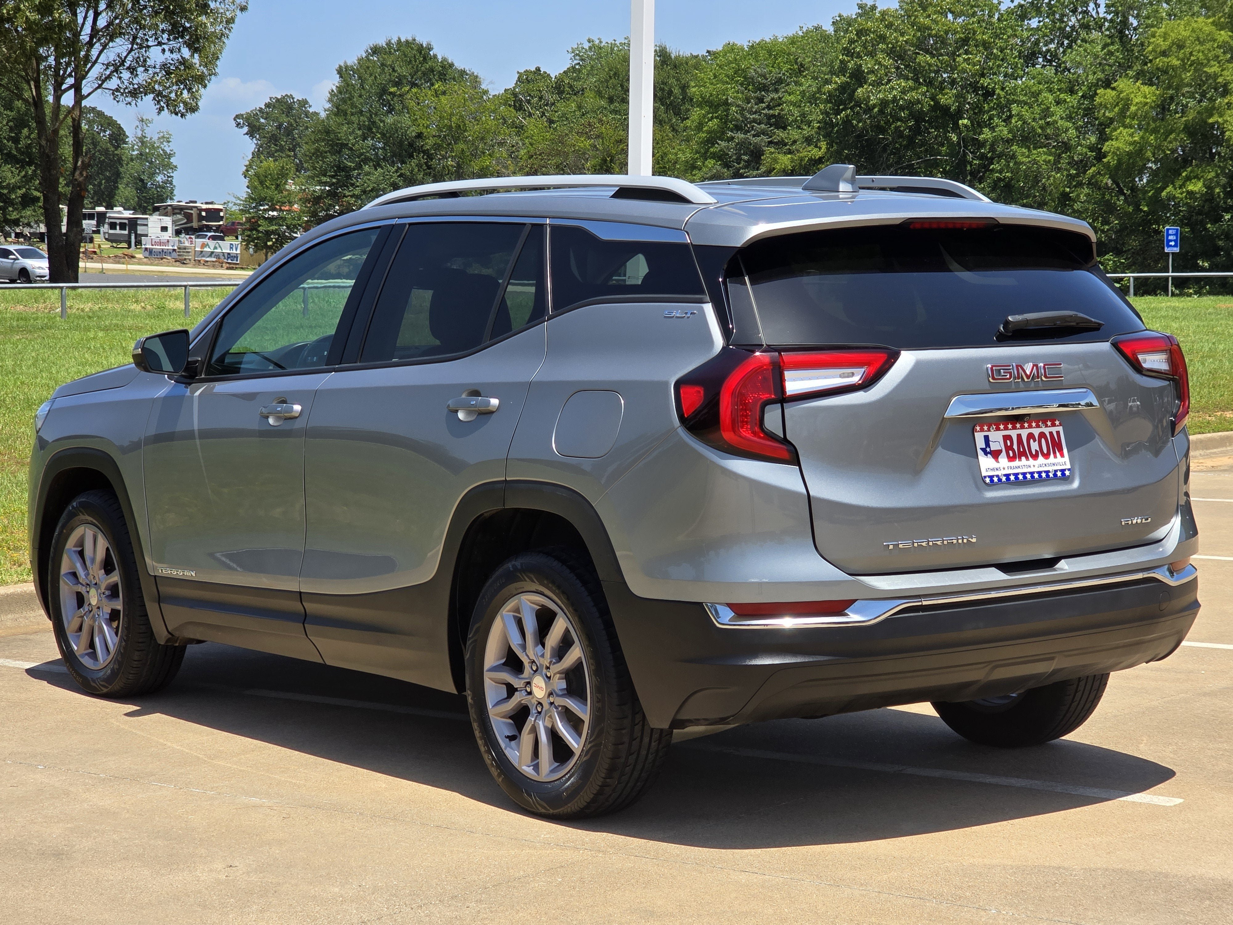 Used 2024 GMC Terrain SLT AWD/4WD image 6