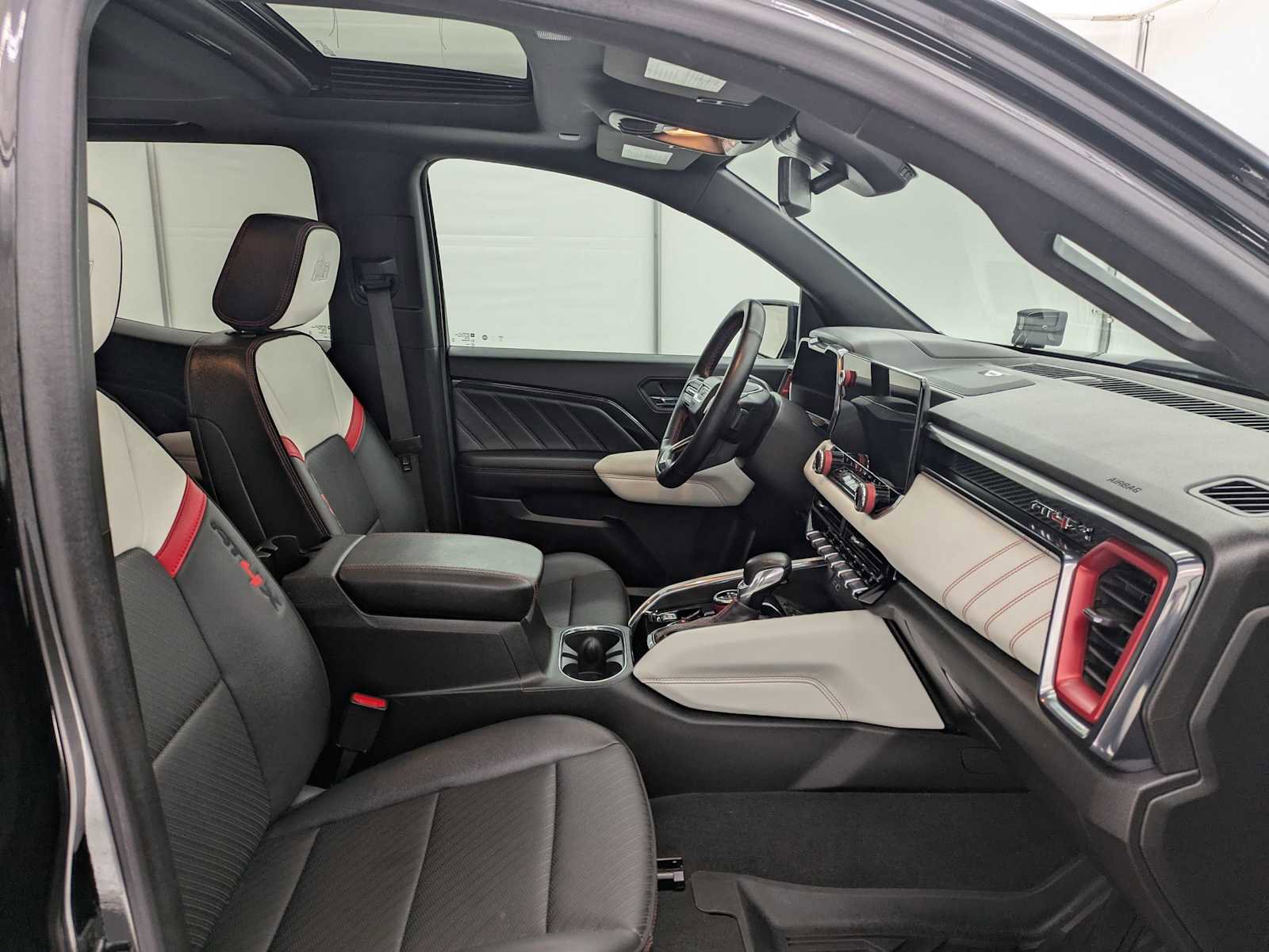 Used 2024 GMC Canyon AT4X w/ AT4X AEV Edition AWD/4WD image 23