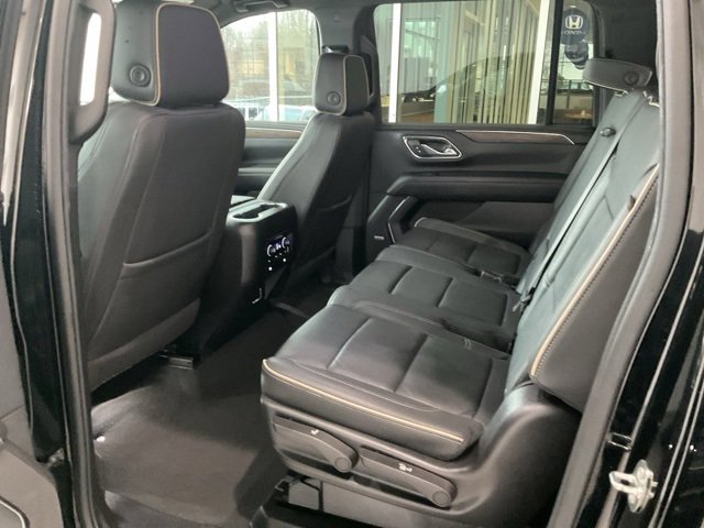 Used 2024 Chevrolet Suburban Premier image 16