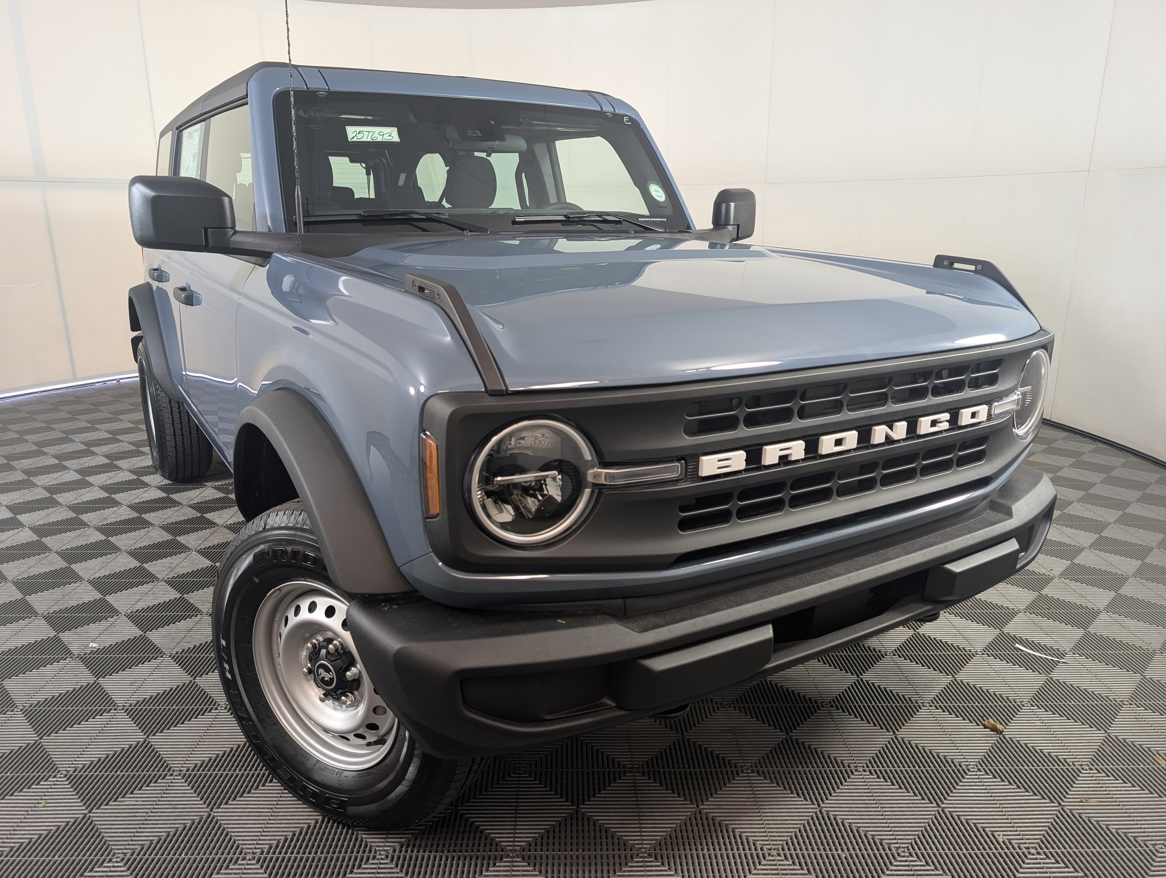 New 2025 Ford Bronco 4-Door image 1