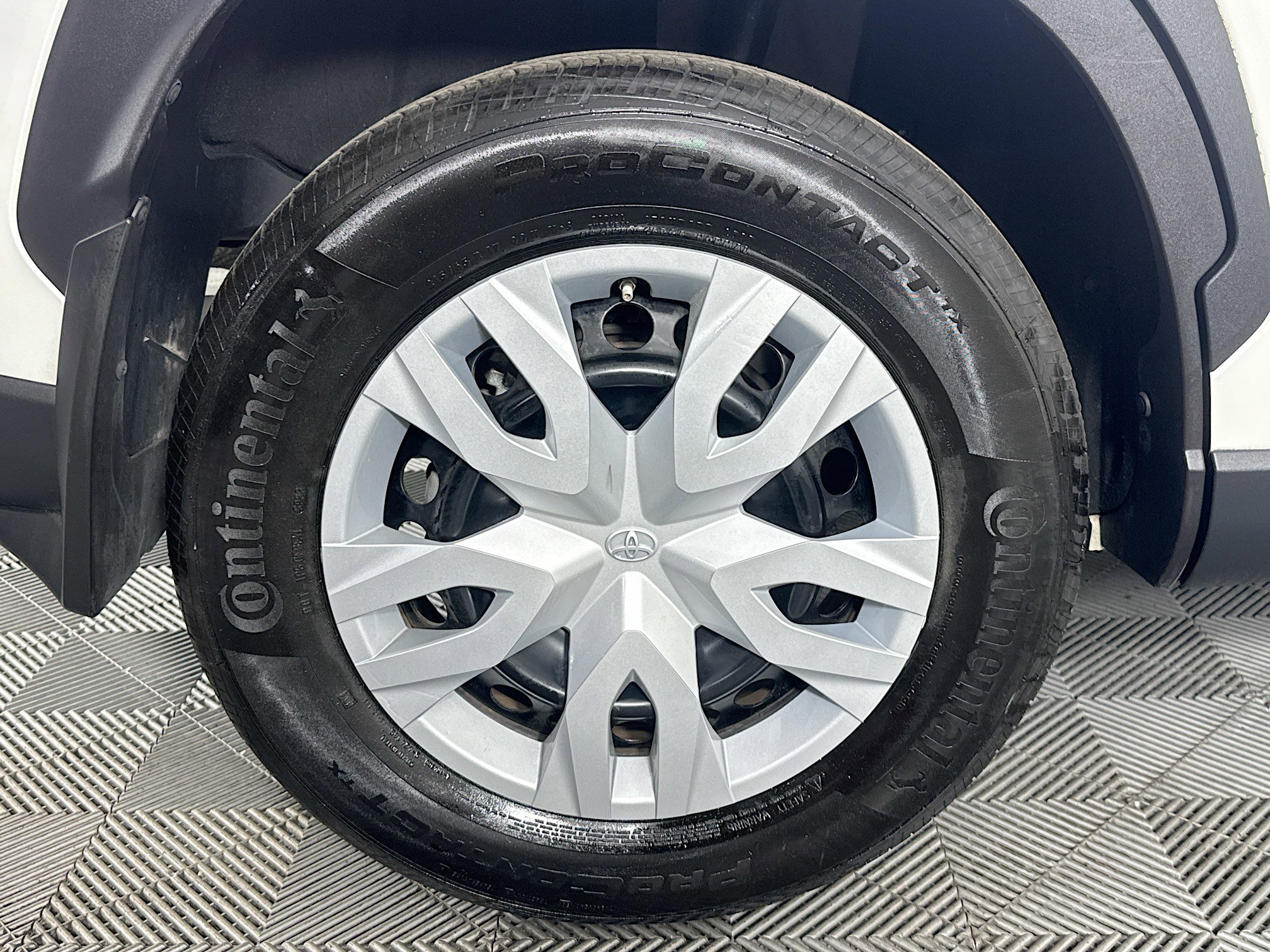 Used 2022 Toyota Corolla Cross L image 31