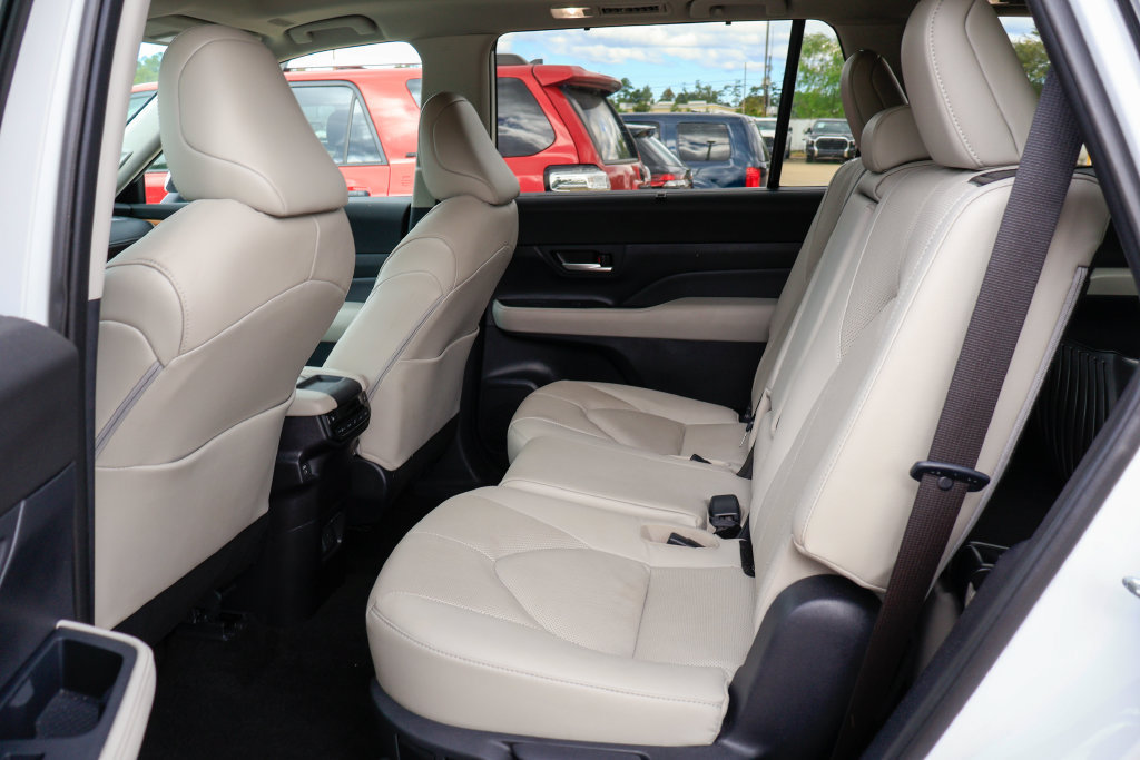 Used 2026 Toyota Grand Highlander FWD image 11