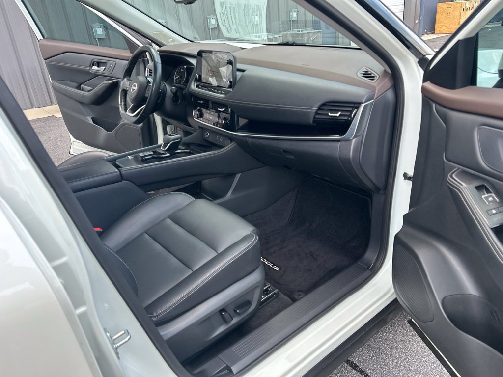 Used 2023 Nissan Rogue SL w/ SL Premium Package FWD image 30