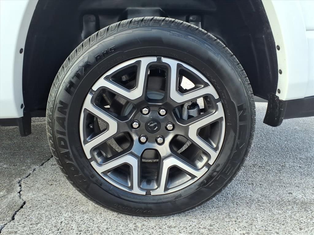 Used 2025 RAM 1500 Laramie AWD/4WD image 16