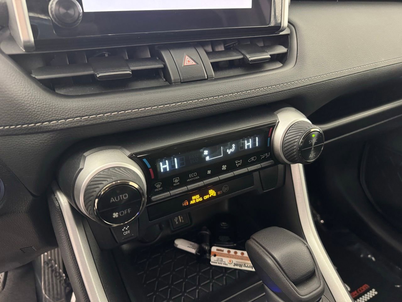 Used 2025 Toyota RAV4 XLE AWD/4WD image 18