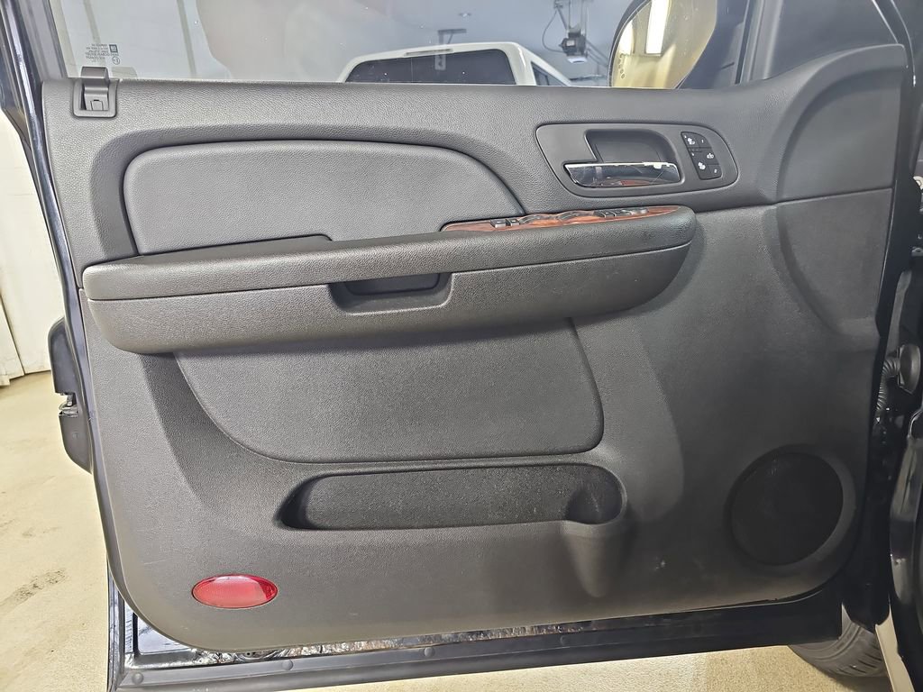 Used 2008 Chevrolet Suburban LT w/ LT Preferred Equipment Group image 32