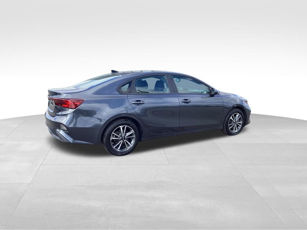 Used 2022 Kia Forte LXS FWD image 7