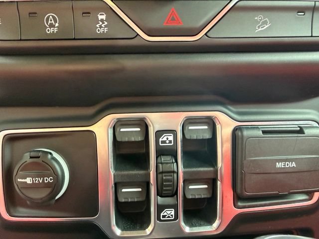 Used 2020 Jeep Wrangler Unlimited Sahara w/ Uconnect 4C Nav & Sound Group AWD/4WD image 22