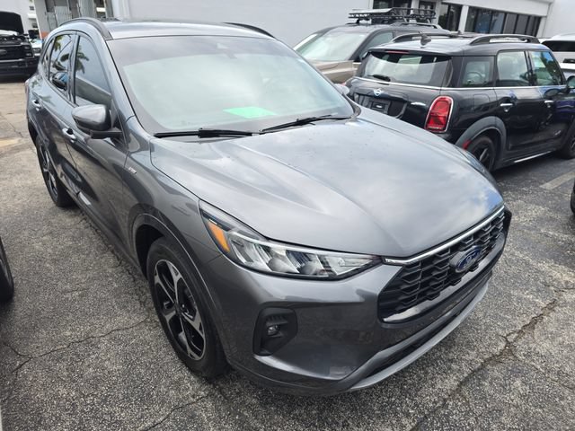 Used 2023 Ford Escape ST-Line Select w/ Tech Pack #2 AWD/4WD image 2