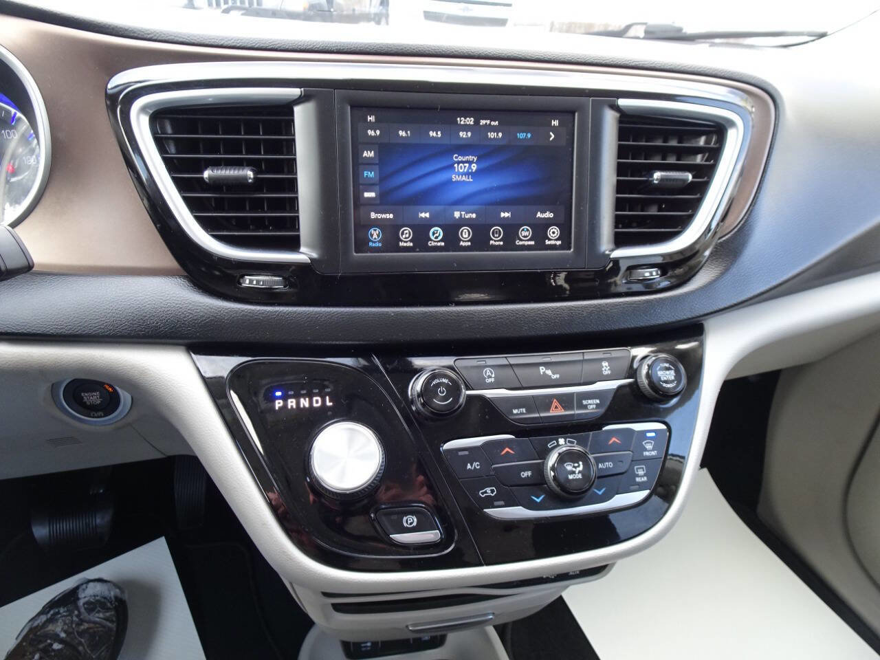 Used 2019 Chrysler Pacifica Touring Plus w/ Tire & Wheel Group image 21