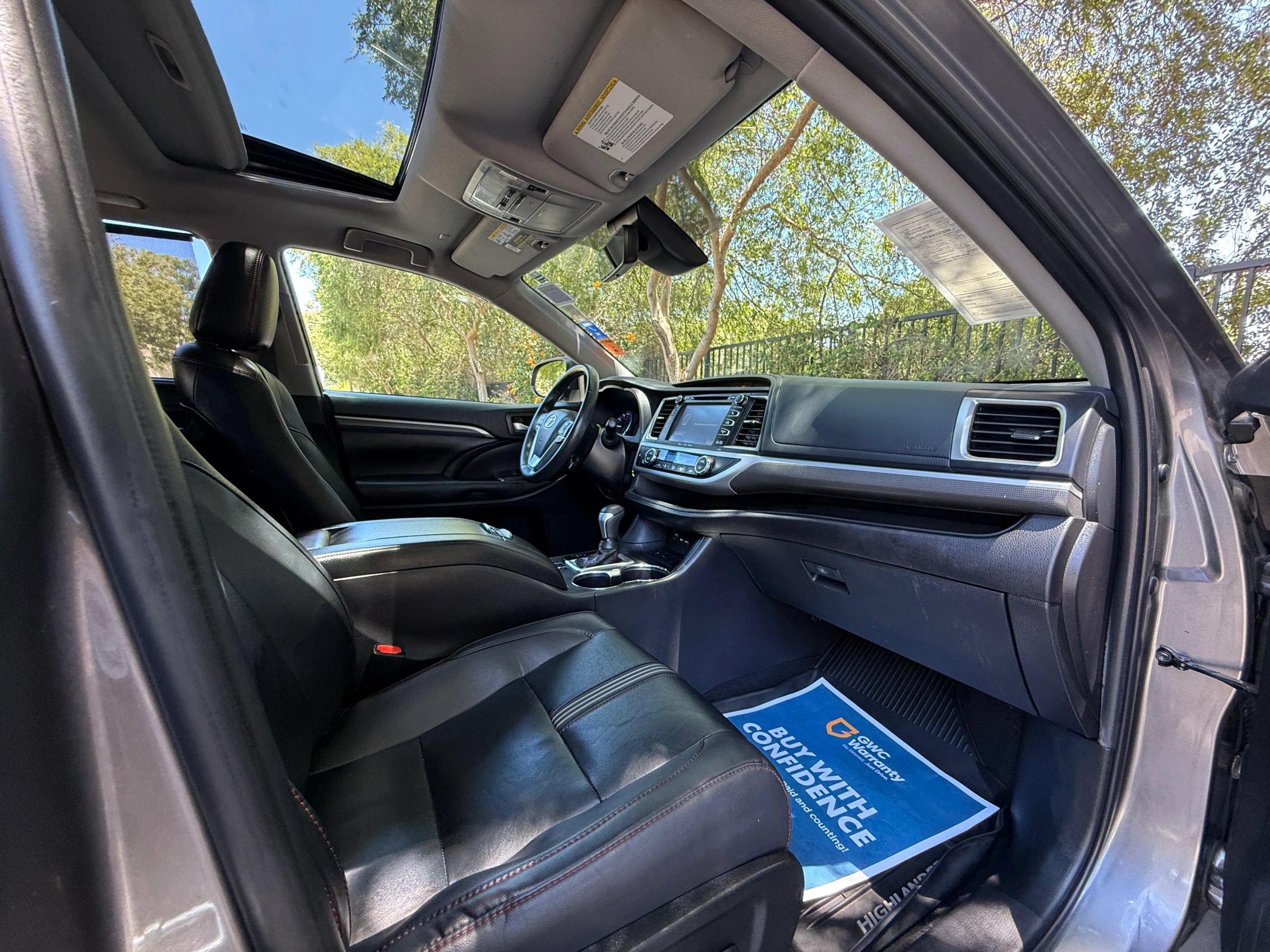Used 2019 Toyota Highlander SE FWD image 19