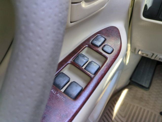 Used 2004 Toyota Land Cruiser AWD/4WD image 26