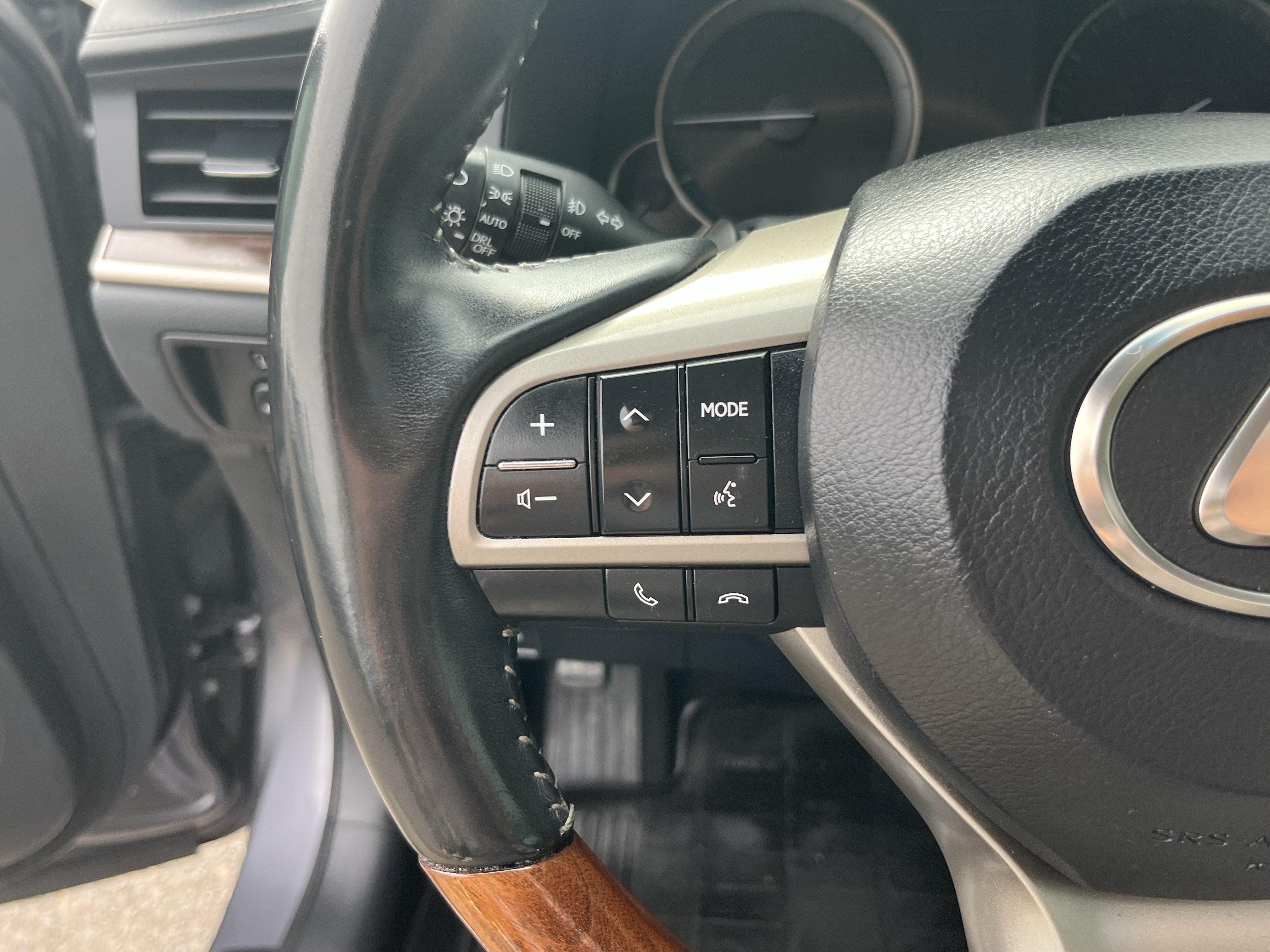 Used 2016 Lexus ES 350 w/ Luxury Package w/Wood Trim FWD image 22