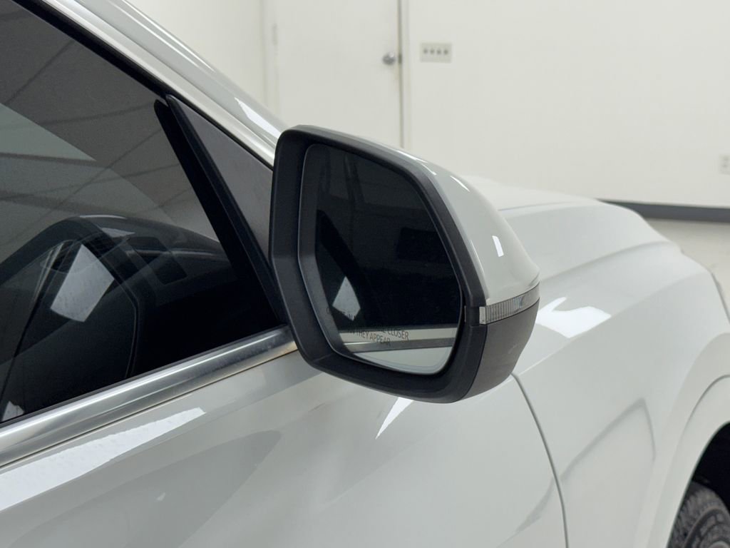 Used 2022 Audi Q8 Premium Plus image 41