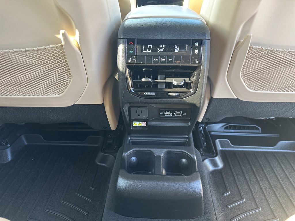 Used 2024 Jeep Grand Cherokee L Limited AWD/4WD image 32