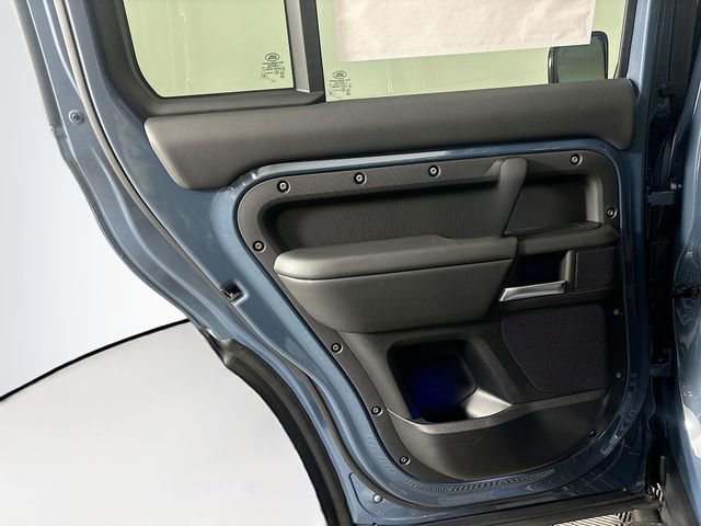 Used 2025 Land Rover Defender 110 X-Dynamic SE image 24